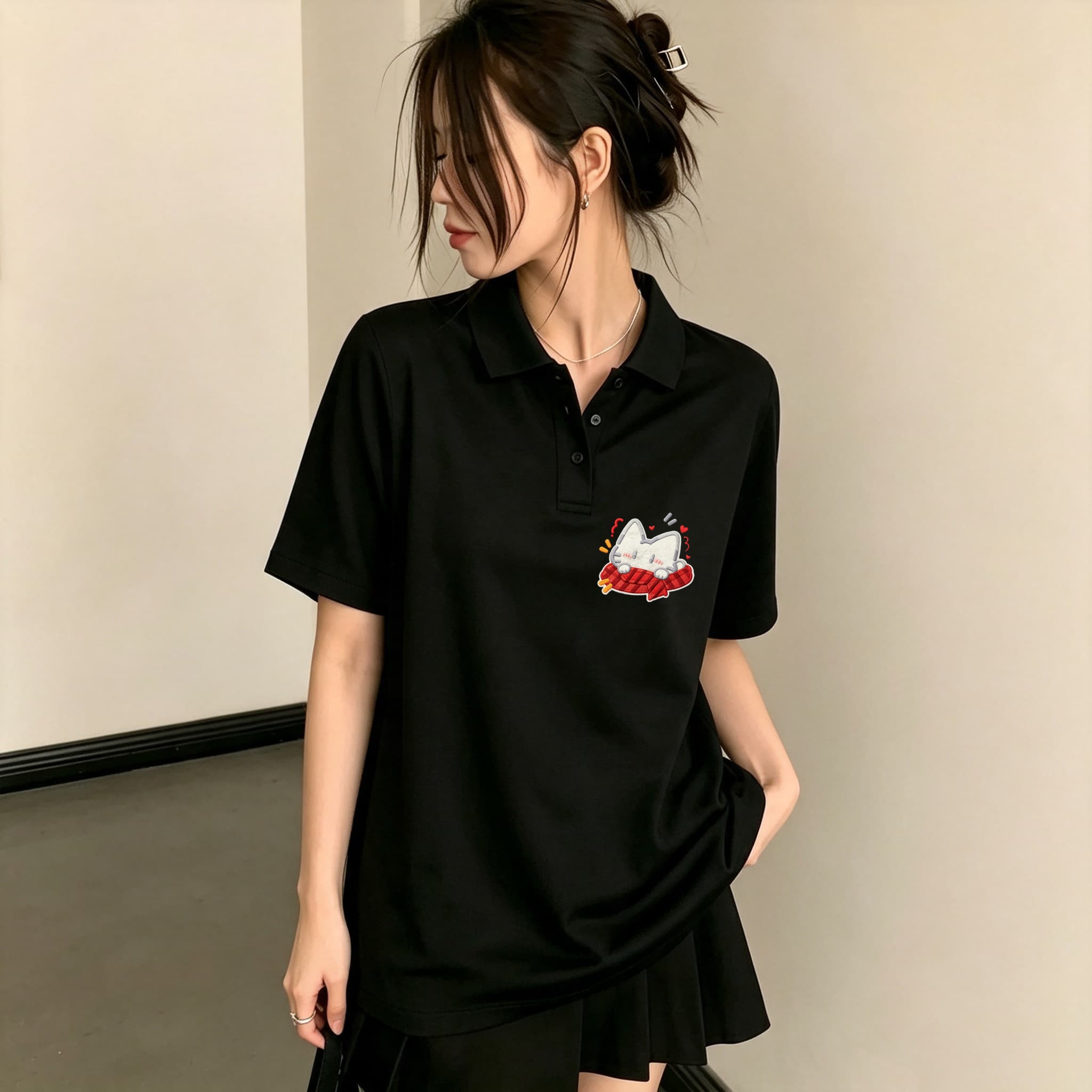Embroidery On Black Shirt - Camisa Polo Feminina Preta com Gola