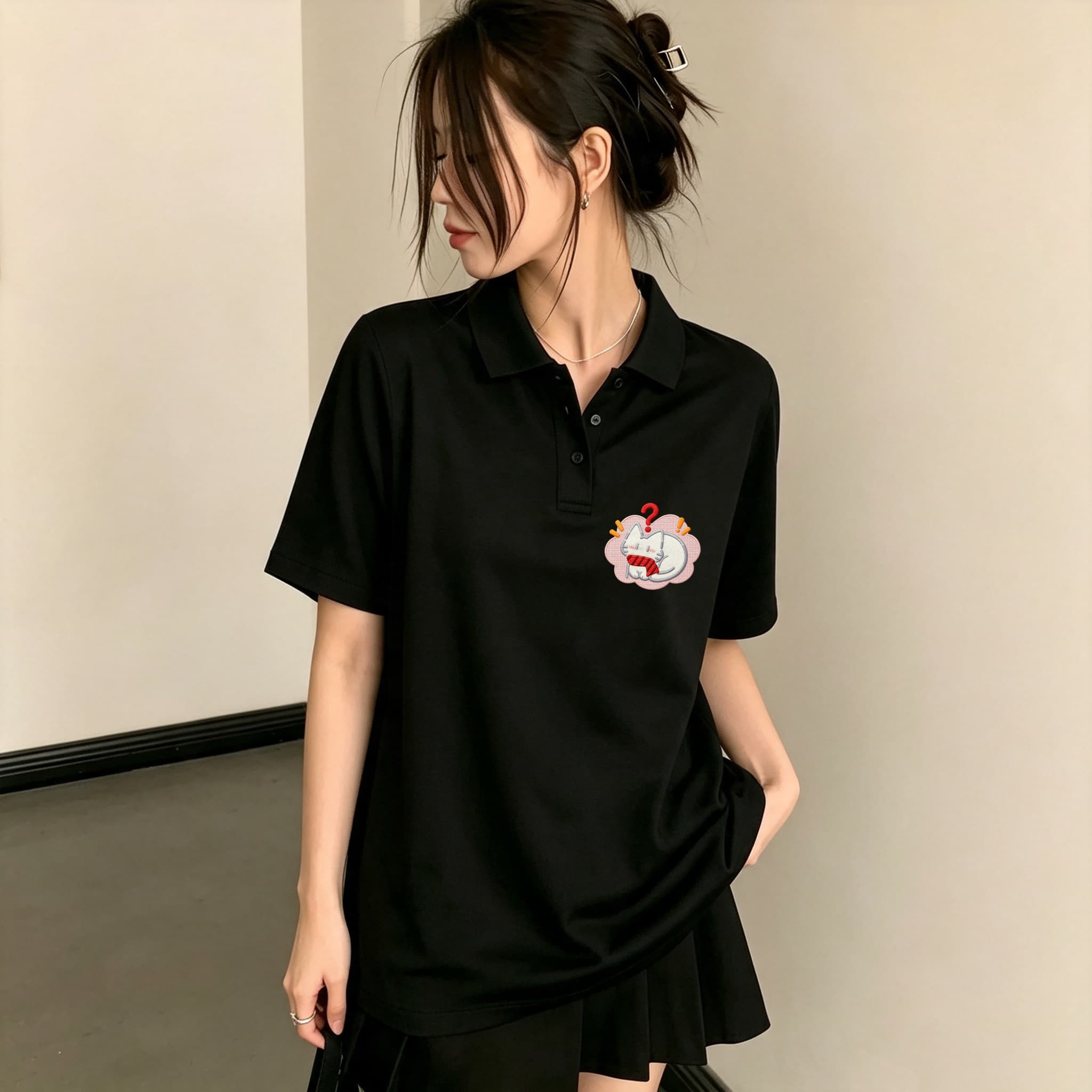 Embroidery On Black Shirt - Camisa Polo Feminina Preta com Gola
