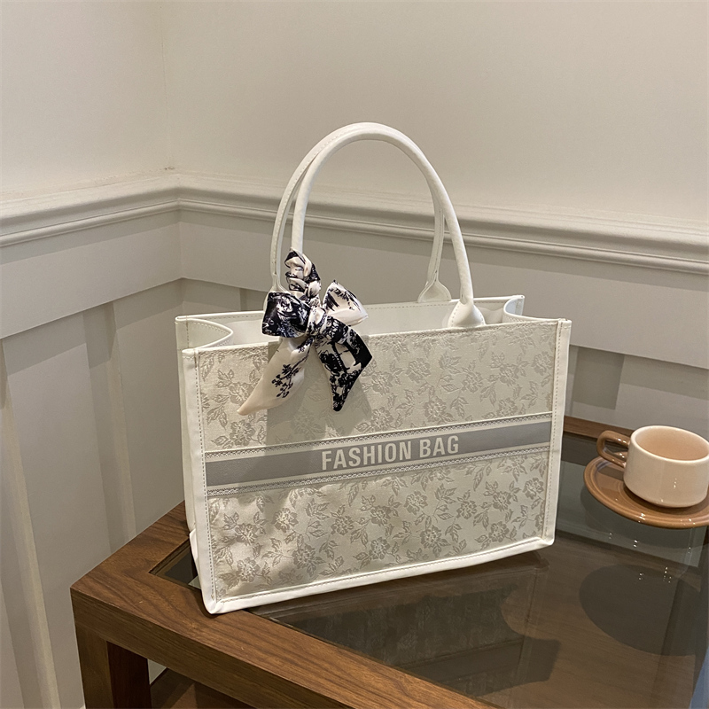 Bolsa Tote Feminina Luxuosa e  - Embroidery On Leather avaliação e preço