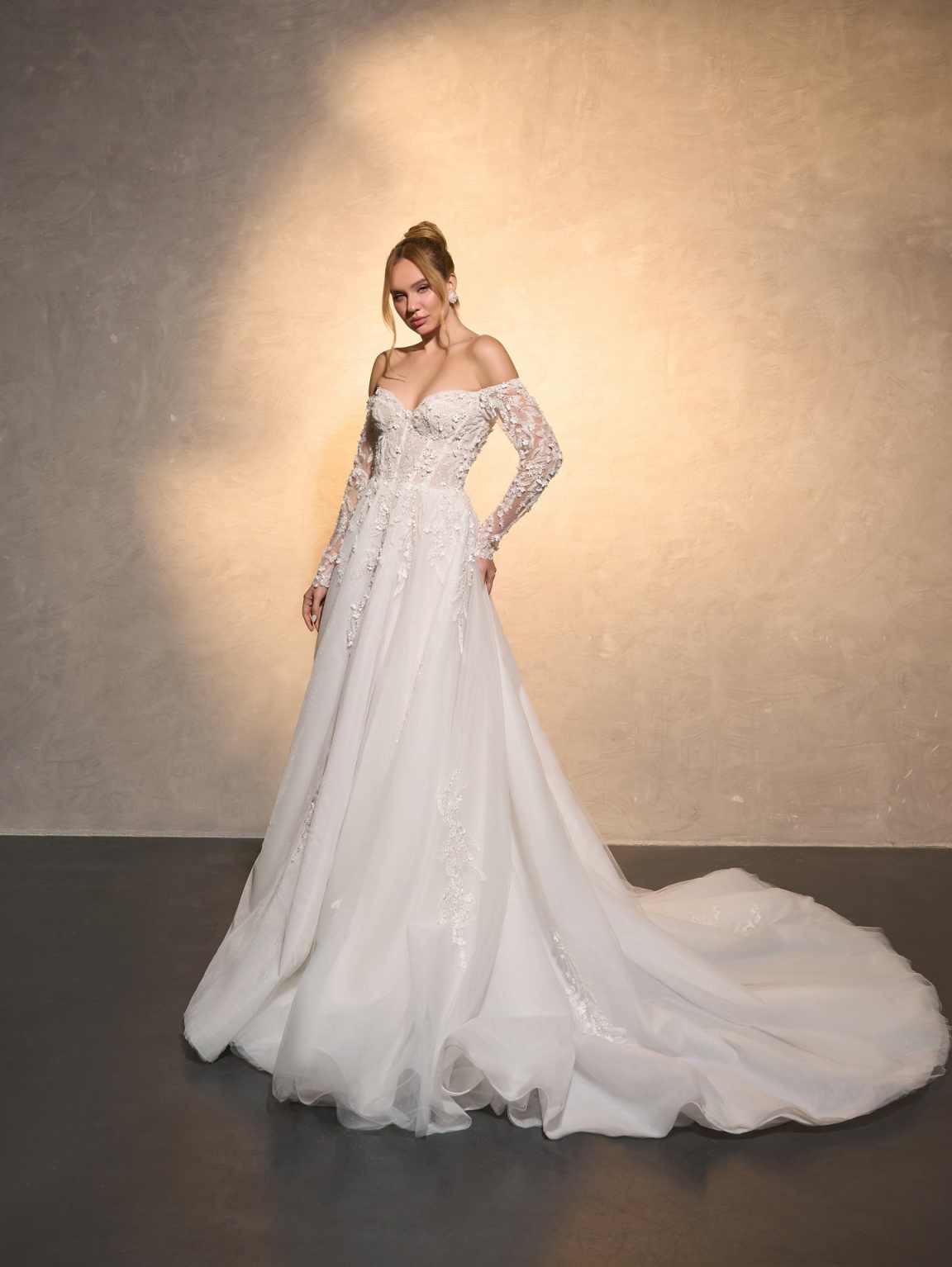 Vestido de casamento elegante  - Embroidery Online Design avaliação e preço