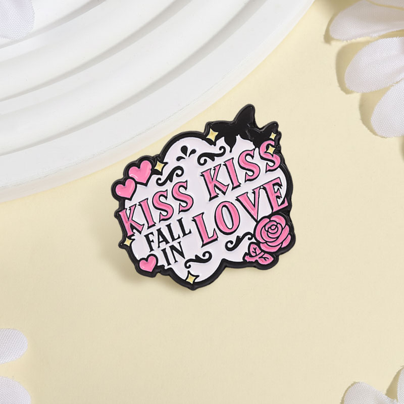 Broches de Metal Esmaltados Ki - Embroidery Kiss avaliação e preço